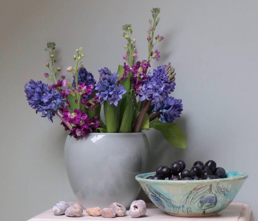 Een stil leven gebaseerd op blauwe hyacinten aangevuld met een paars tint. foto en samenstelling Liesbeth van den Boogaard